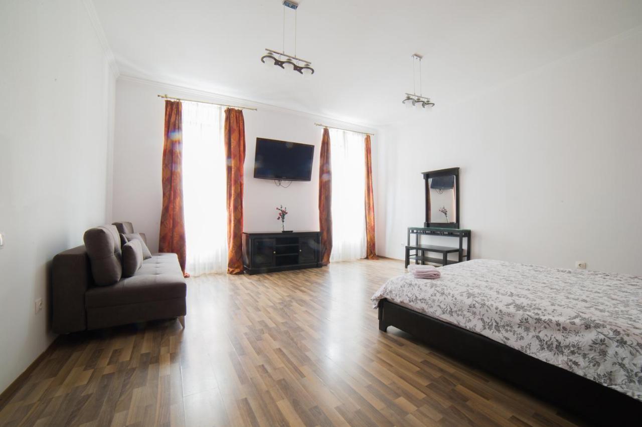 Central Studio Bnb Brassó Kültér fotó